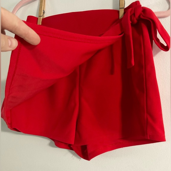 Red skort - Picture 2 of 4